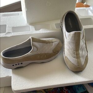 Easy Spirit Tan and White Slip-On Loafers